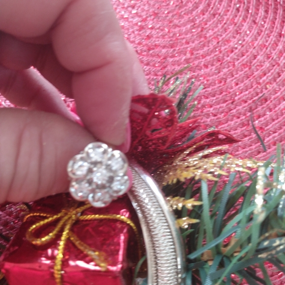 Beautiful Christmas or Engagement Ring 💍 - Picture 9 of 16